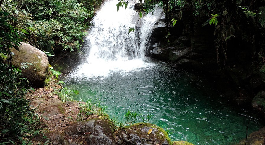 A cachoeira do Poço do Dinossauro, na Serrinha do Alambari
