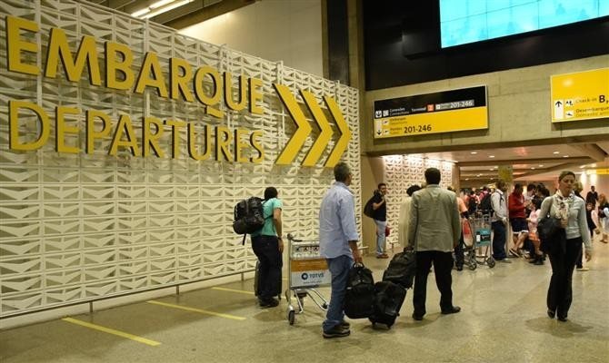 Sem alarde, o governo federal decidiu autorizar a entrada de turistas estrangeiros em todos os aeroportos do país