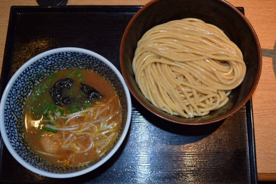 Menya Itto fica afastado do centro de Tóquio e serve o ramen em estilo diferente: