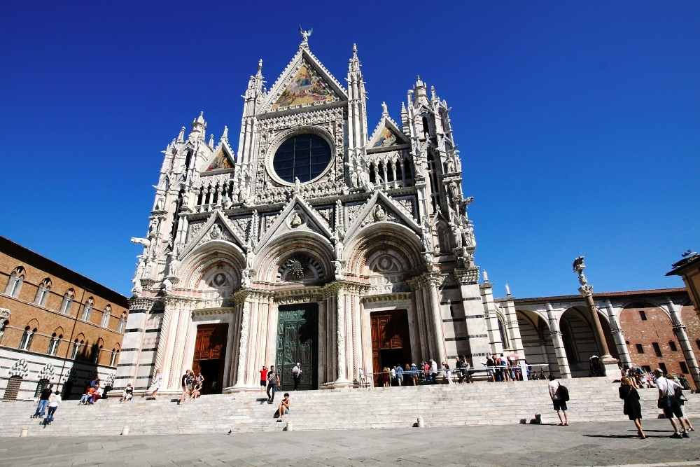 Em Siena, Catedral de Duomo, uma das igrejas mais lindas da Itália, datada de 1350