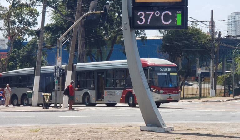 São Paulo A temperatura na capital chegou a 37 graus com muito calor no centro da cidade Foto Jorge Araujo/ Fotos Publicas