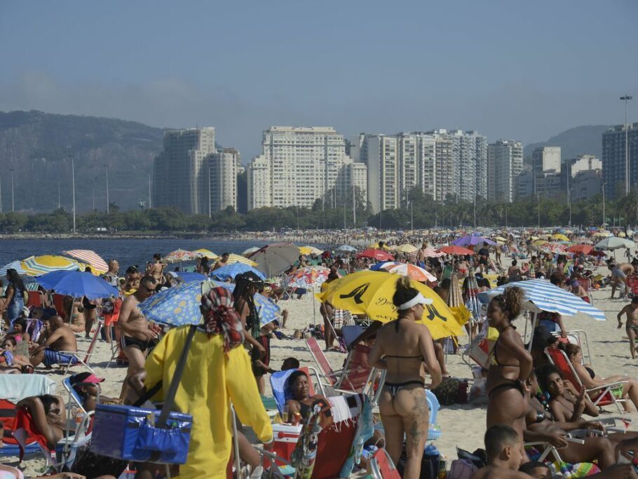 Praia do Flamengo na zona sul do Rio de Janeiro