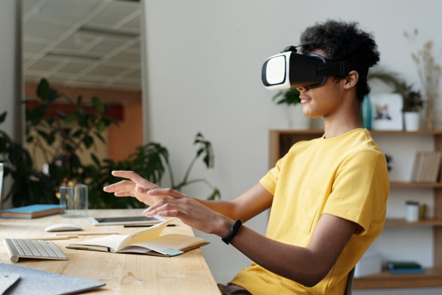 Realidade virtual ajuda na imersão nas aulas, direcionando a atenção ao que é realmente importante