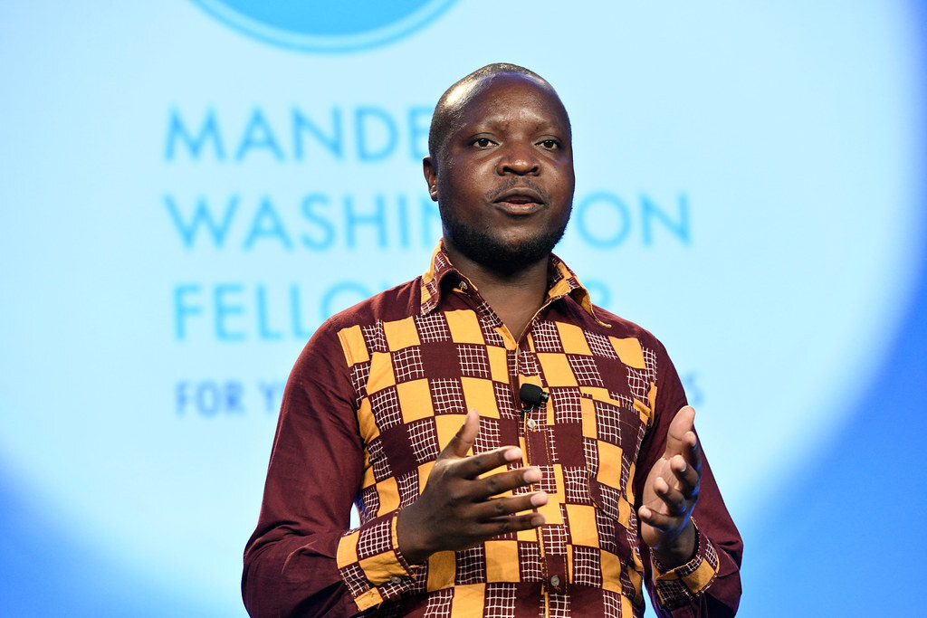 O inventor malawi William Kamkwamba, que inspirou “O Menino que Descobriu o Vento”