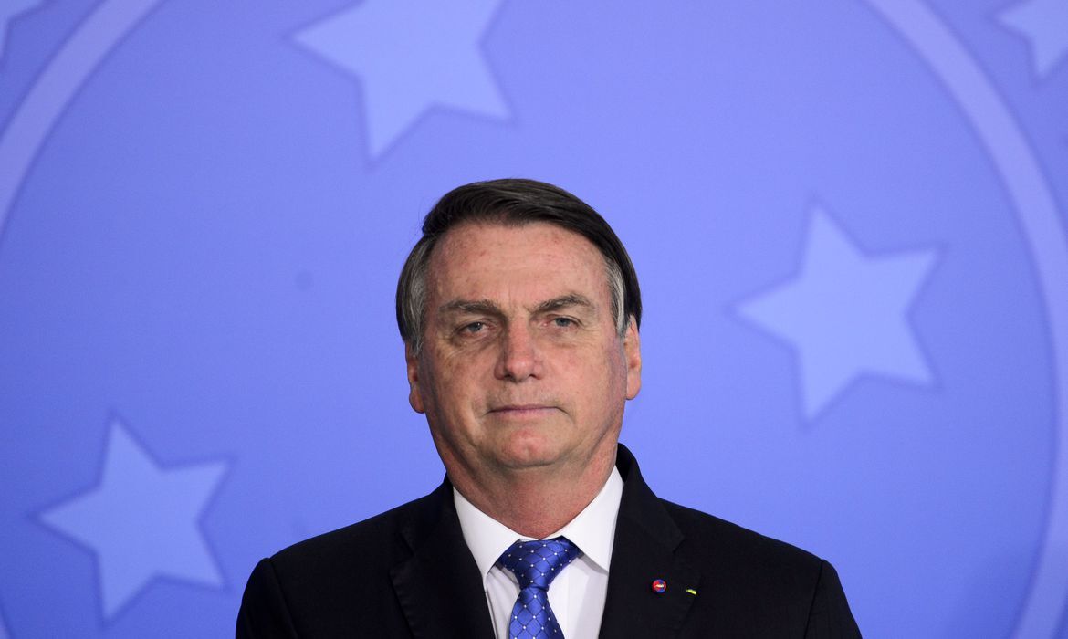 Após pressão, Bolsonaro recua de decreto que previa privatização do SUS