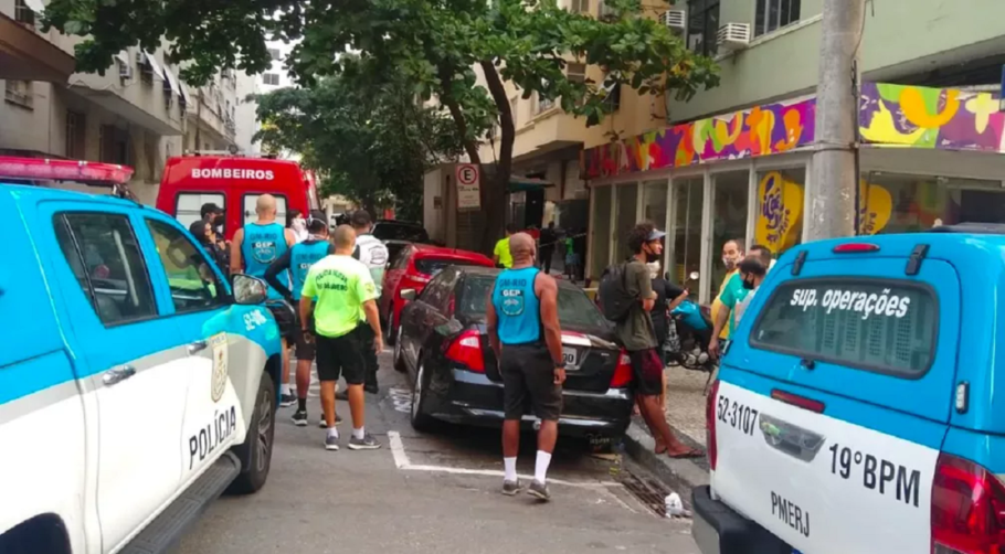 Homem arremessa botijão de gás de prédio e mata pedestre no Rio