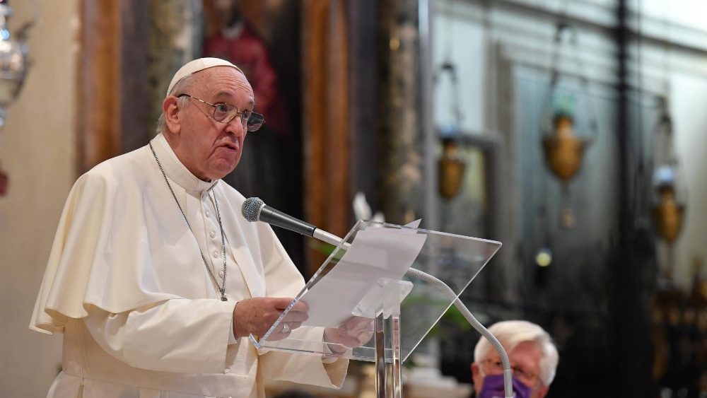 Papa Francisco defende união civil entre casais do mesmo sexo
