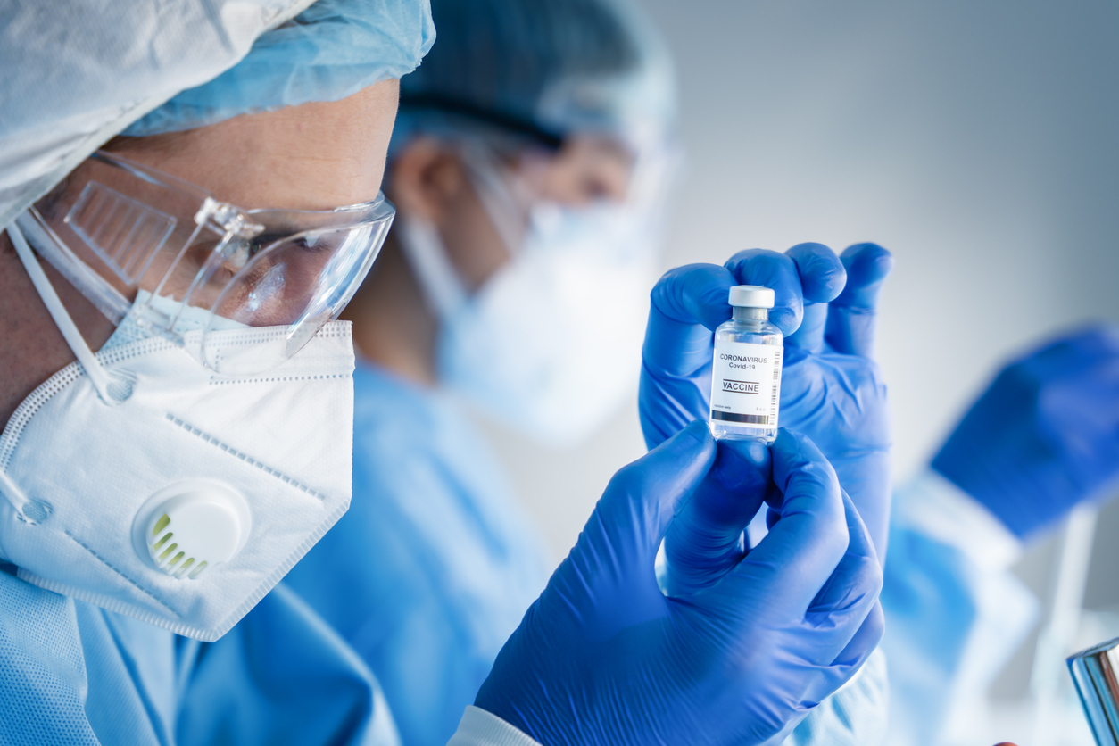 AstraZeneca admite erro em testes e coloca em xeque eficácia da vacina de Oxford