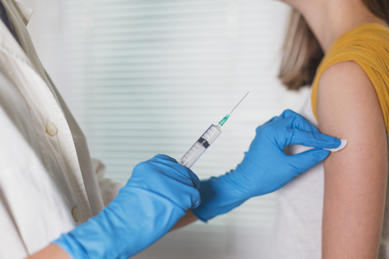  Vacinação contra covid-19 deve começar até março, prevê Fiocruz