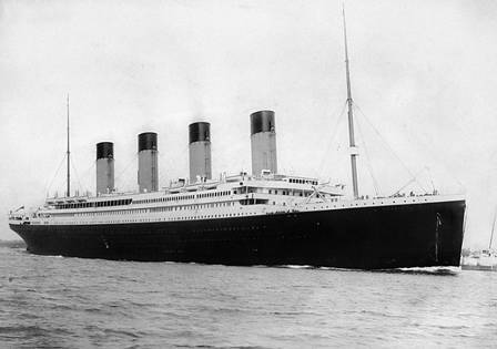 Em 10 de abril de 1912, o Titanic parte de Southampton, Inglaterra