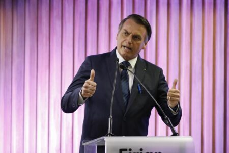 Bolsonaro diz que ‘ganhou’ de Doria com suspensão de testes da Coronavac