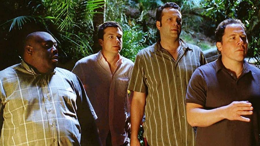Os atores Faizon Love, Jason Bateman, Vince Vaughn e Jon Favreau em cena do filme ‘Encontro de Casais’