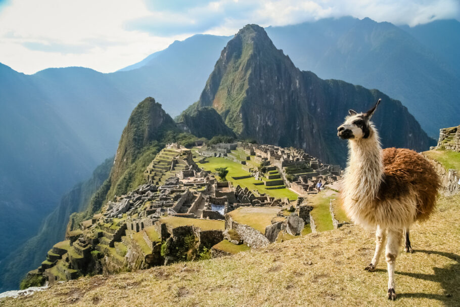Vista das ruínas na cidade inca de Machu Picchu, no Peru