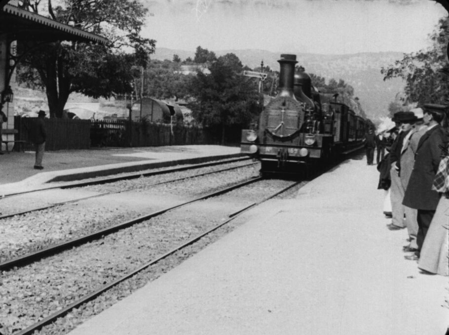 Quem não se lembra da icônica filmagem da chegada do trem à estação?
