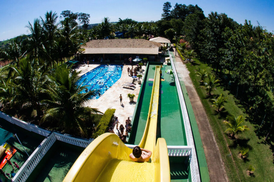 Toboáguas divertem crianças e adultos no Brotas Eco Hotel Fazenda