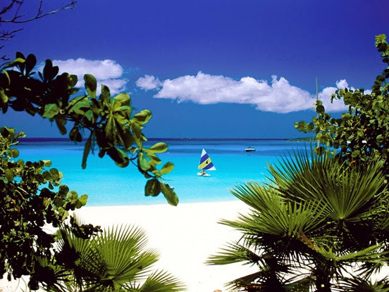 Areia fina e branca, mar com diversos tons de azul: a tranquilidade de Anguilla
