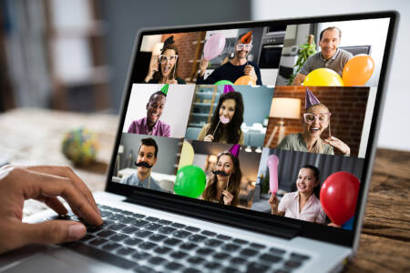 Usando apenas o seu celular é possível organizar aquela festinha incrível sem precisar sair de casa