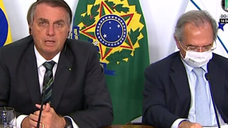 Vídeo: Guedes tira cochilo durante discurso de Bolsonaro no Mercosul