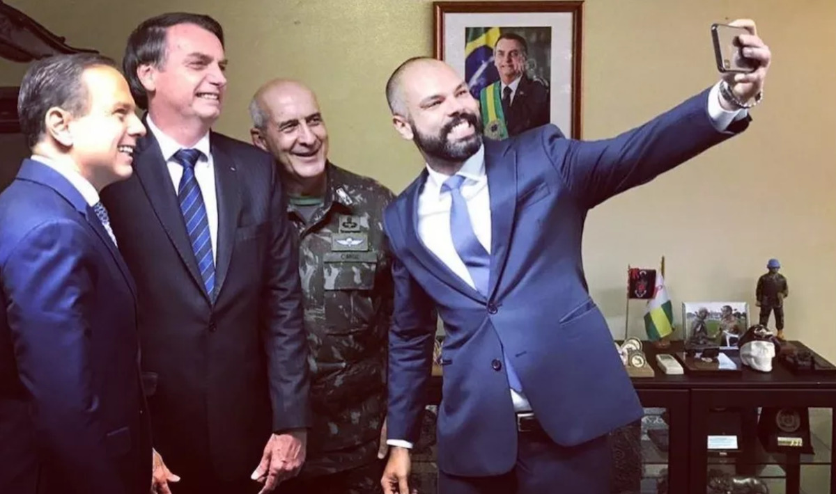 Bruno Covas tira selfie com Bolsonaro, Doria e Ramos durante encontro