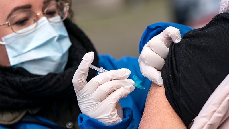 Mais de 2 milhões de pessoas foram vacinadas contra o coronavírus em 2020