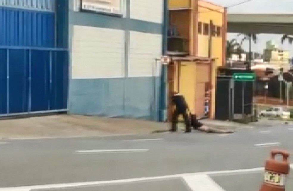 Vídeo mostra segurança da Rodoviária de Campinas arrastando homem