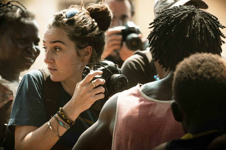 Assista ao filme “Camille”, inspirado na história real de uma fotojornalista que morreu aos 26 anos cobrindo conflitos na República Centro-Africana em 2014