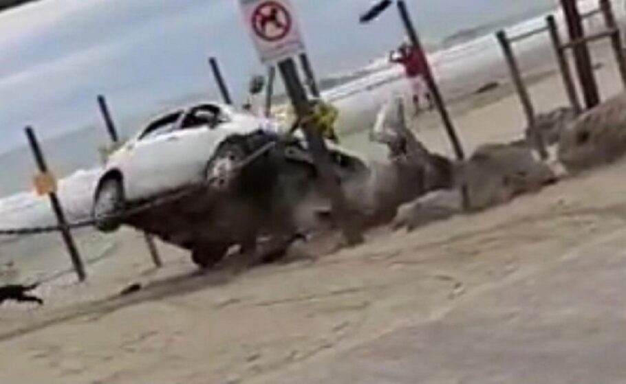 Motorista invade praia e tenta atropelar homem em Peruíbe