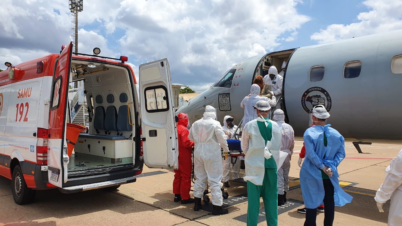  FAB transporta pacientes com covid-19 de Manaus (AM) para outras cidades do país; Mourão culpou população port alta nos casos