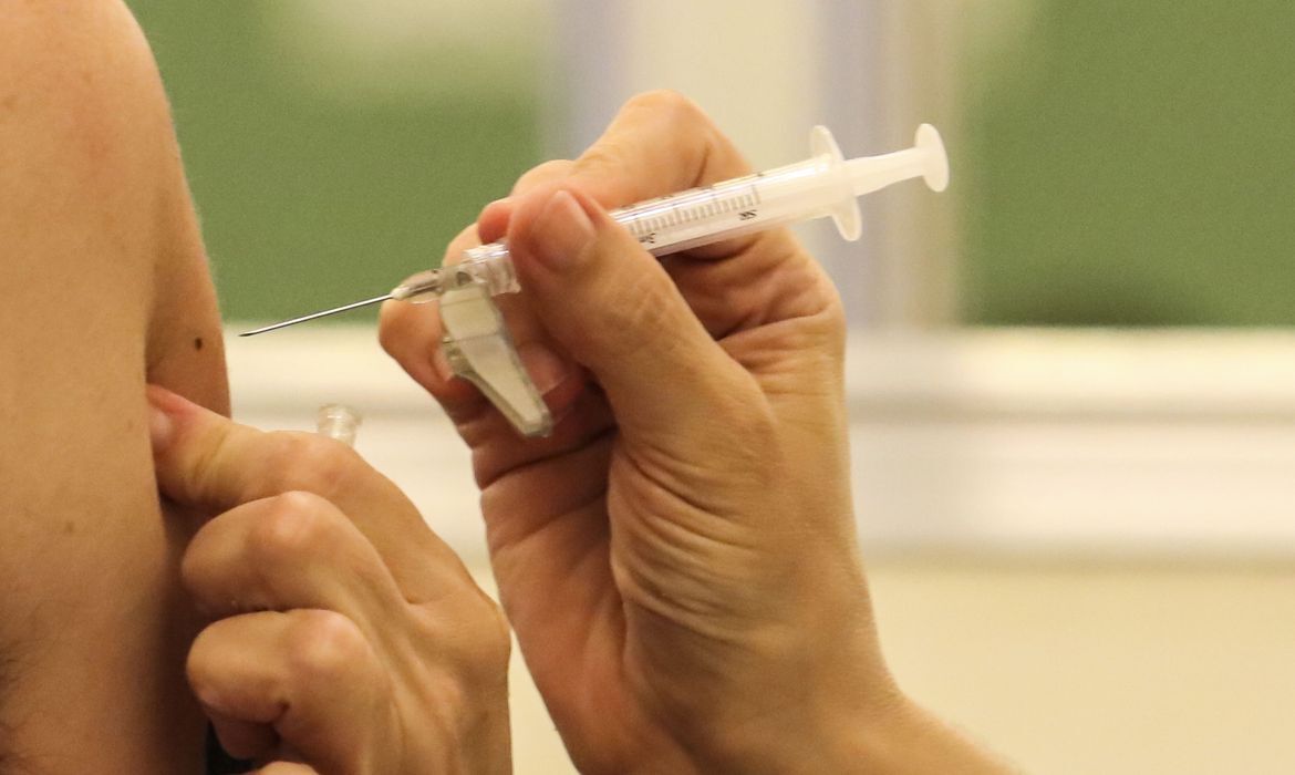 O mutirão de multivacinação também será para atualizar a caderneta de vacinação de crianças e adolescentes