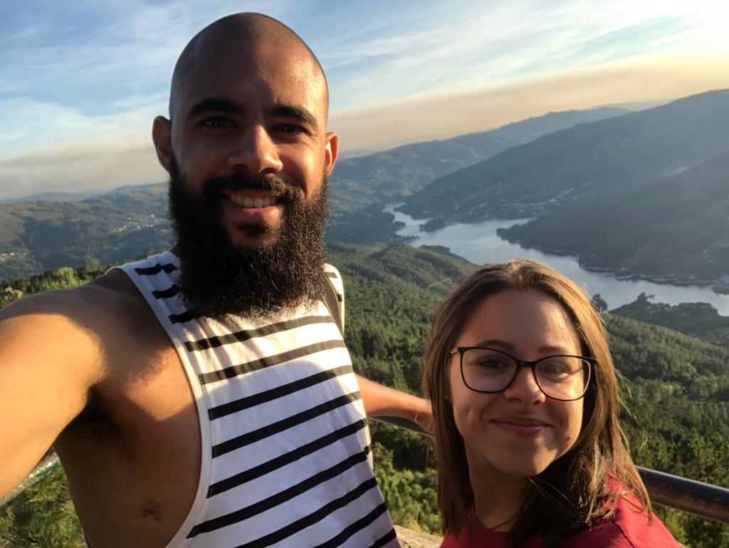 Vinicius Cerutti, 28, e a namorada Ana Carolina Ferreira, 25