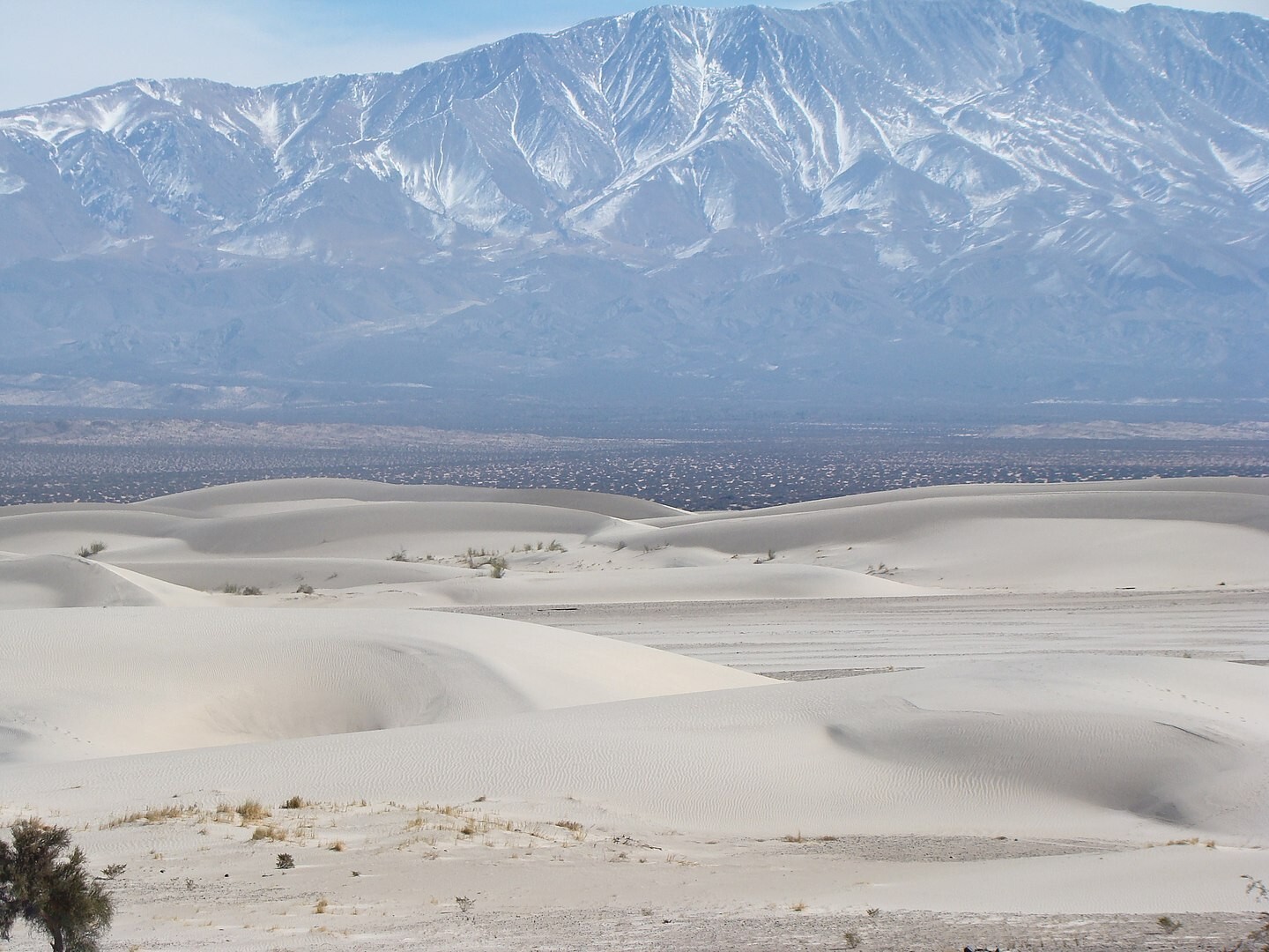 Vista das dunas de Tatón, em Catamarca, com a Cordillera dos Andes ao fundo