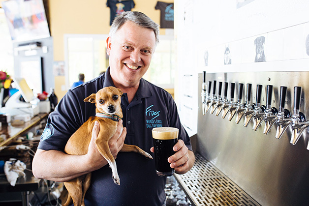 Muito mais que bons aperitivos ou o vasto cardápio de cervejas, Fidos se tornou símbolo de solidariedade canina  – Divulgação