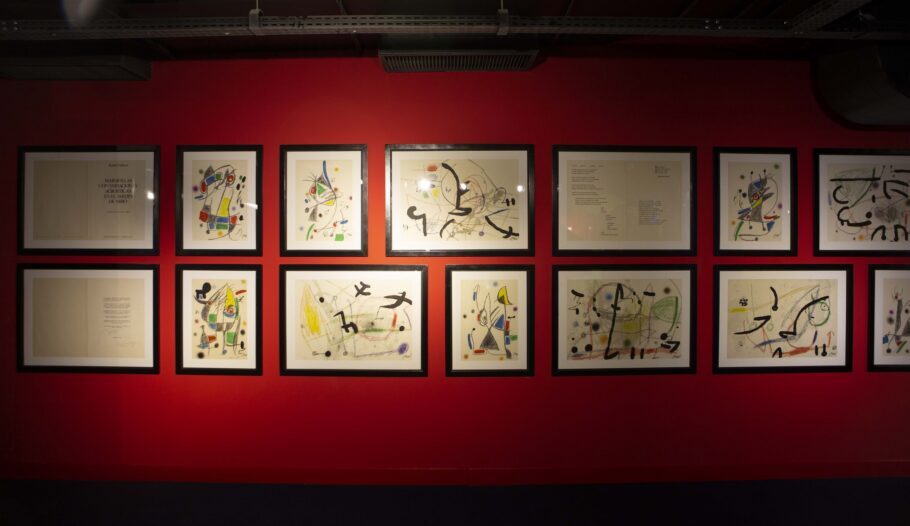 Você pode conferir de pertinho as gravuras de Miró e os poemas de Rafael Alberti