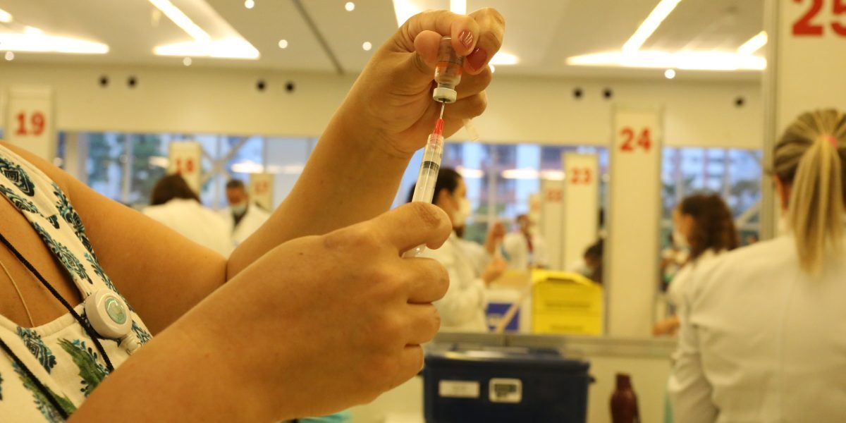 Vacinação em massa contra a covid-19 será feita na cidade de Serrana