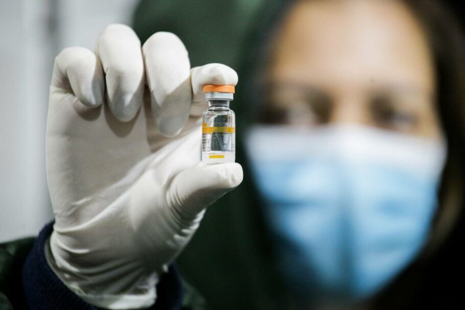 Saúde autoriza liberação de estoque de vacinas para primeira dose