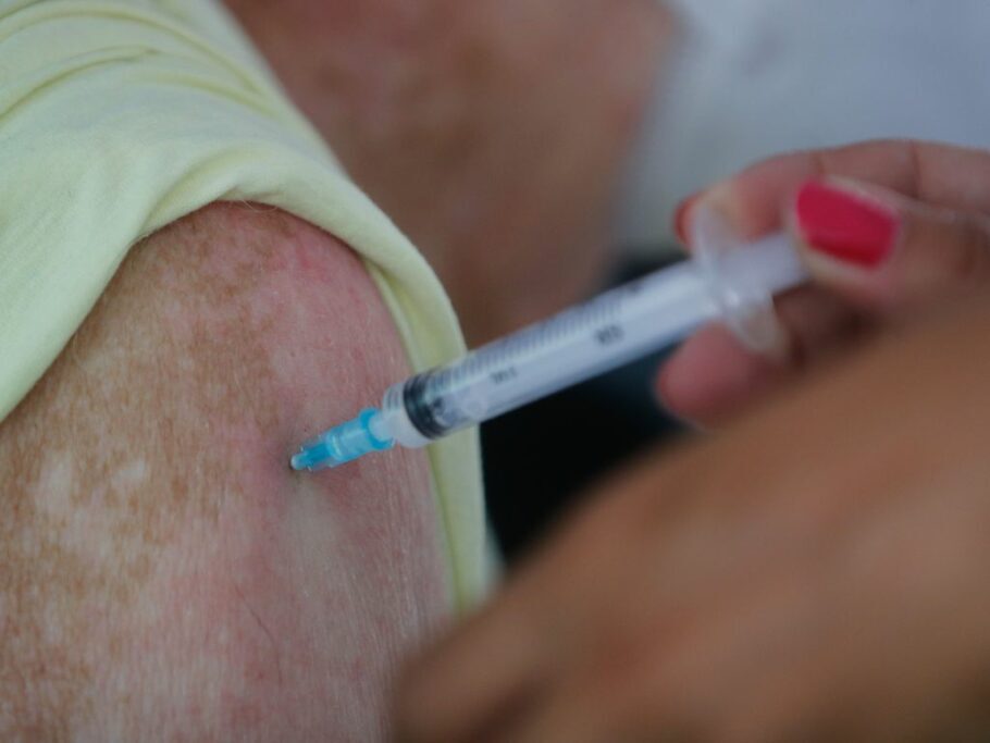 Idosos de 80 a 84 anos começam a ser vacinados na cidade de São Paulo no sábado, dia 27