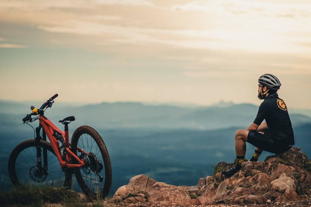 Diego Sanches, embaixador da GoPro no Brasil, compartilha dicas de destinos para quem ama mountain bike