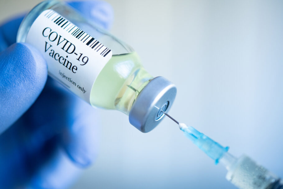 Áustria suspende vacinação para investigar morte de enfermeira