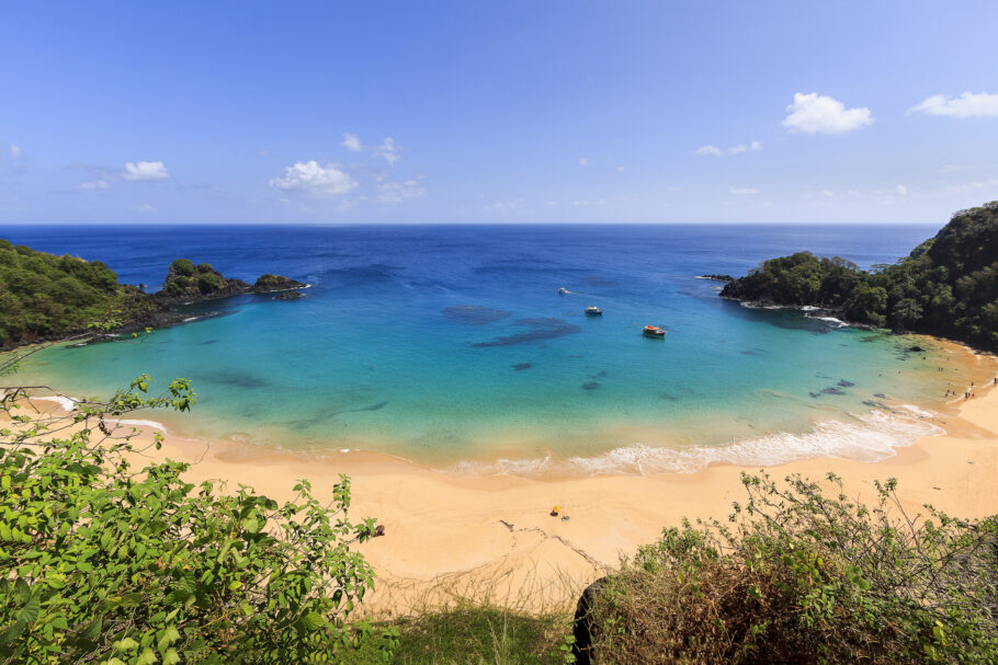 Baía do Sancho, em Fernando de Noronha, foi eleita a melhor praia do mundo