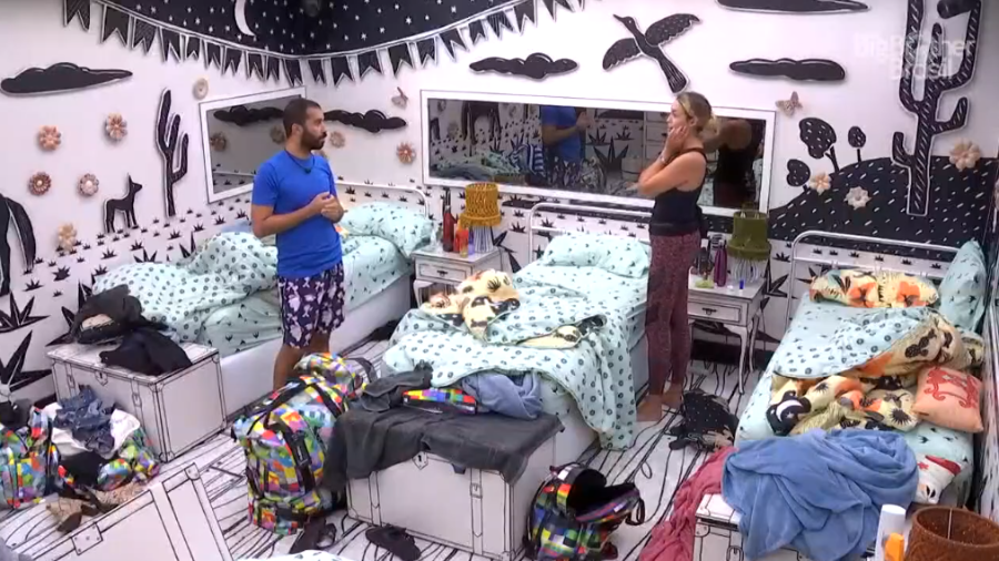 BBB 21: Gilberto comenta com Sarah que eles são os novos alvos da casa