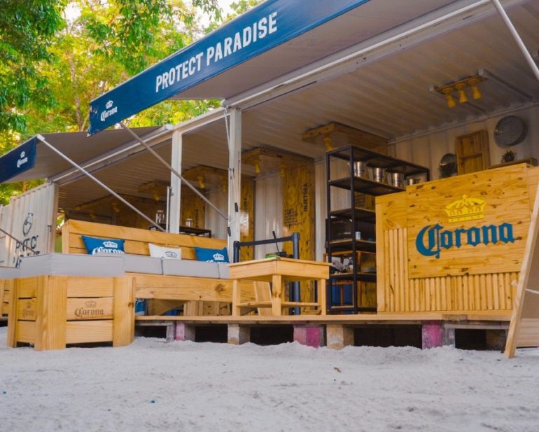 Cervejaria Corona instala containers para coletar e reciclar plásticos em Noronha e Trancoso