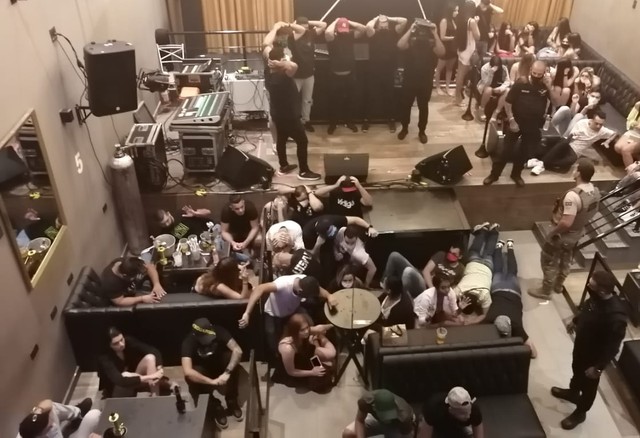 Polícia encerrou festa com 150 jovens em São Paulo