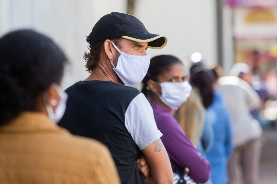 Entidades médicas reforçam que o uso de máscara é de imprescindível importância contra a covid-19