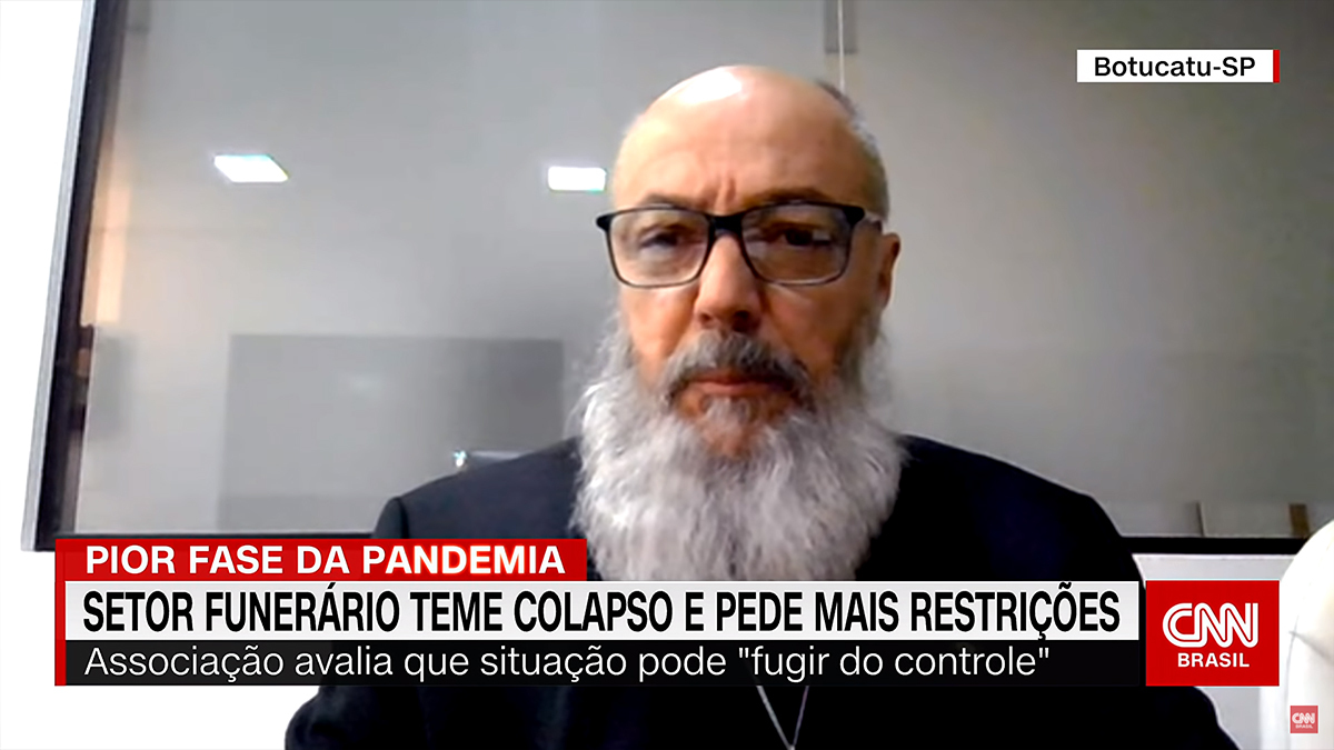  Representante de funerárias fala em colapso e desafia Bolsonaro a ser coveiro