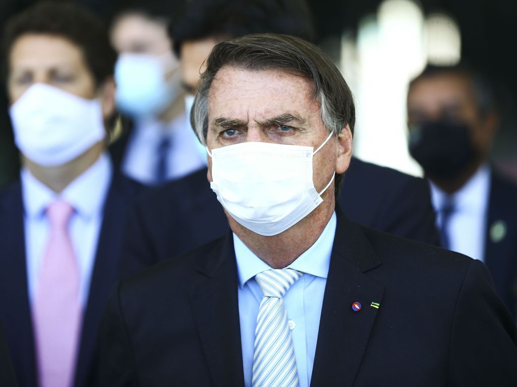 Em dia crítico da pandemia no Brasil, Bolsonaro pede a população que faça jejum