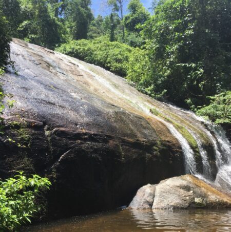 Cachoeira dos 3 Tombos, em Ilhabela: a primeira queda pode ser visitada com os pequenos
