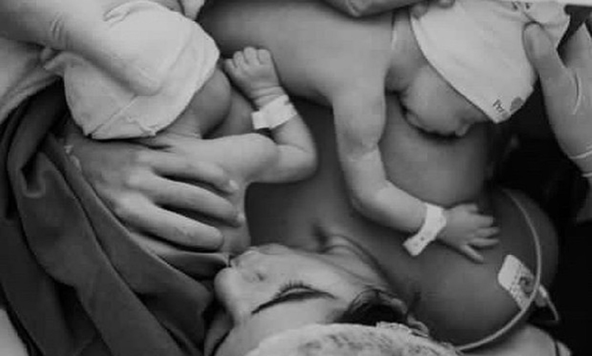 André Rizek posta fotos do nascimento dos filhos com Andréia Sadi