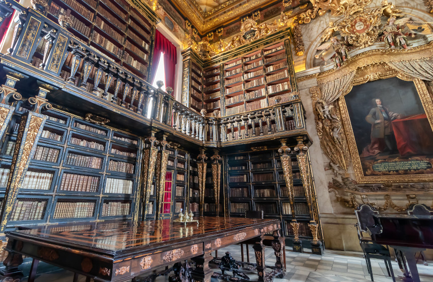 A Biblioteca Joanina, um dos grandes atrativos da Universidade de Coimbra, em Portugal
