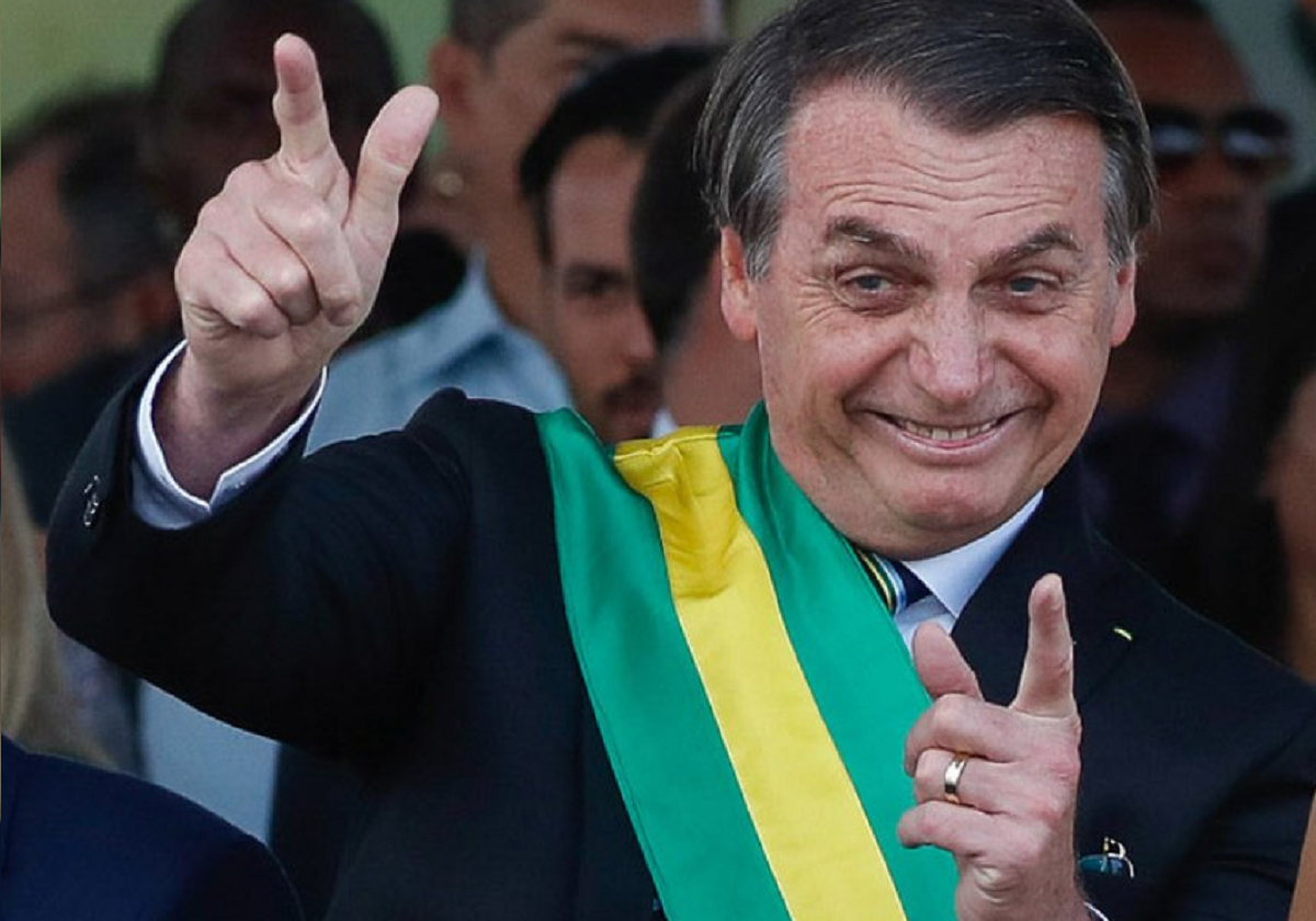 Presidente Jair Bolsonaro é defensor do armamento da população