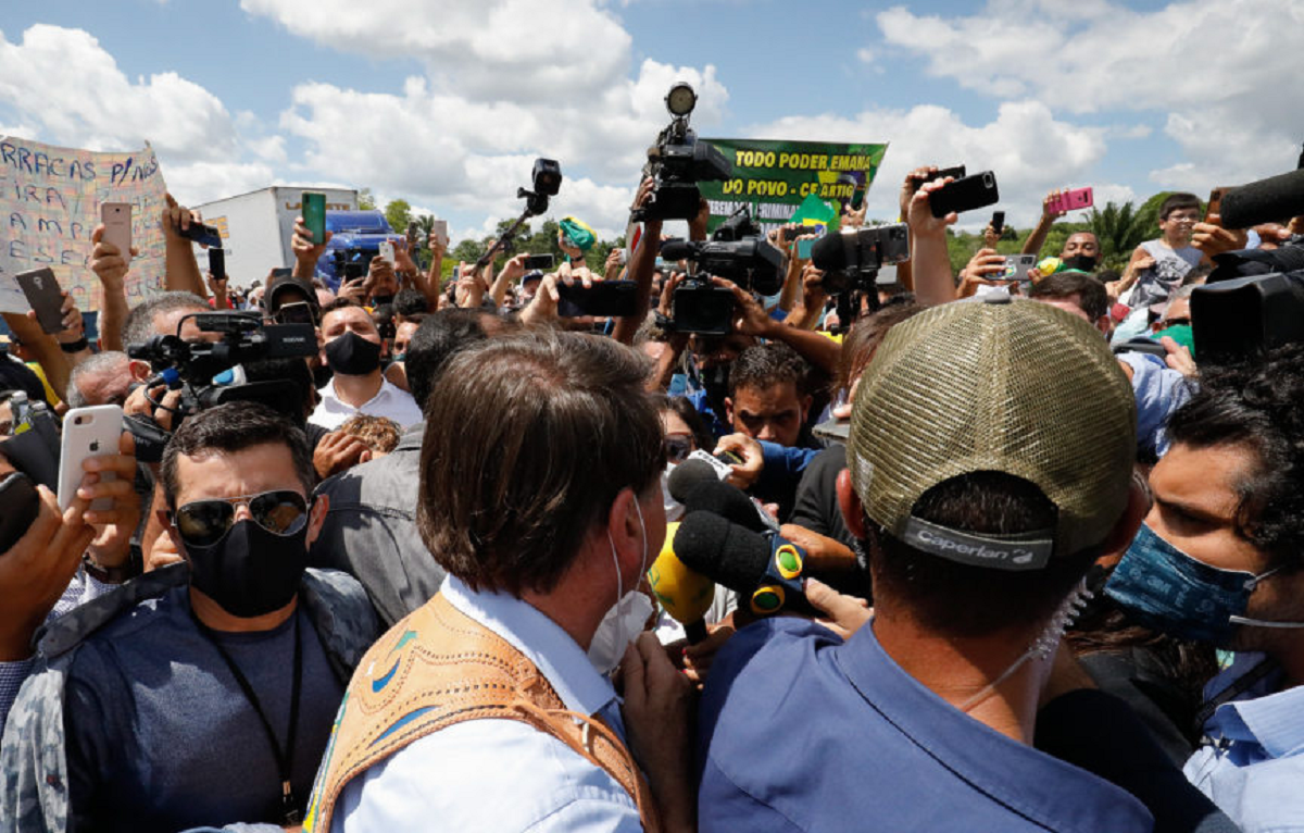 Bolsonaro chama jornalista de idiota por pergunta sobre CPF cancelado